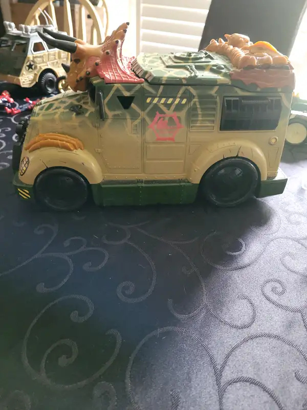 TMNT Paleo Patrol Truck Dino Bike & Dino Capture Vehicles 2005/6 in Toys & Games in Oakville / Halton Region - Image 5