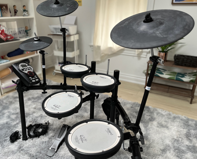 Roland TD-11KV Electronic Drum Kit Excellent Condition in Drums & Percussion in City of Toronto - Image 2