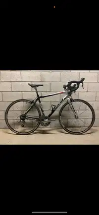 Vélo de route Trek (49 cm) à vendre!!!
