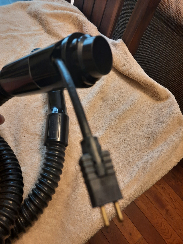 Hoover vacuum cleaner hose model SPIRIT in Vacuums in Oakville / Halton Region - Image 3