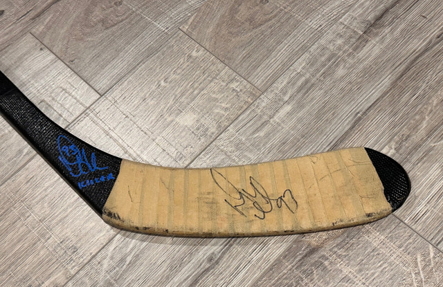 Doug a Gilmour game used stick  in Arts & Collectibles in Mississauga / Peel Region - Image 4