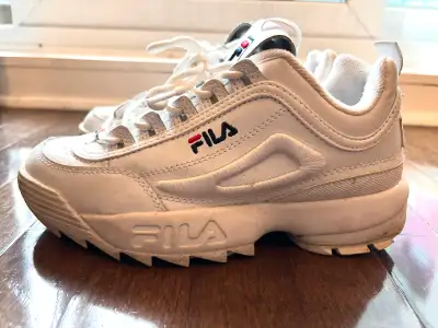 Gently worn, in good condition. Pick up in downtown Toronto