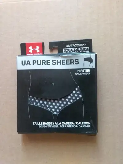 Super-soft stretch mesh fabric delivers unrivaled breathability & comfort 4-way stretch material mov...