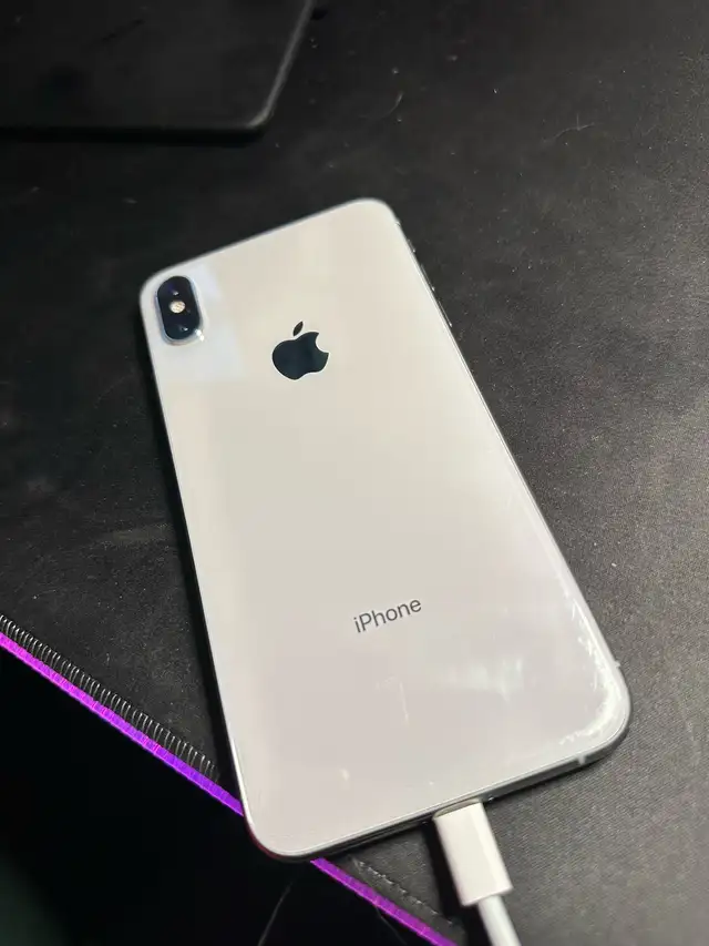 Iphone xs max 64gb 96% Health! in Cell Phones in Prince George - Image 3