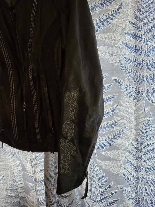 Rare Womans Harley Davidson Leather Jacket in Women's - Tops & Outerwear in Kitchener / Waterloo - Image 5