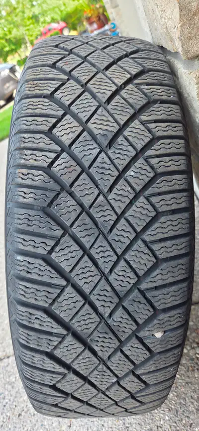 Winter tires on rims. Great condition, very lightly driven (about 10,000 km) and stored indoors. 4 -...