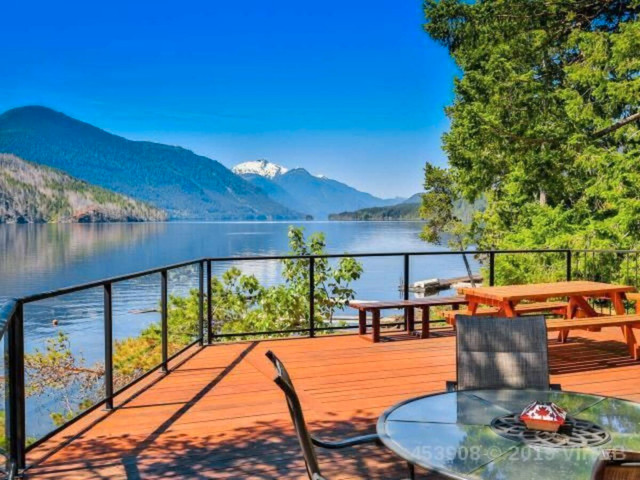 Gorgeous Sproat Lake Waterfront Home in Long Term Rentals in Port Alberni