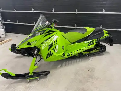2022 Artic Cat 8000 RR 8000km Maintenance always done Stored in a heated garage Studed track Ice scr...