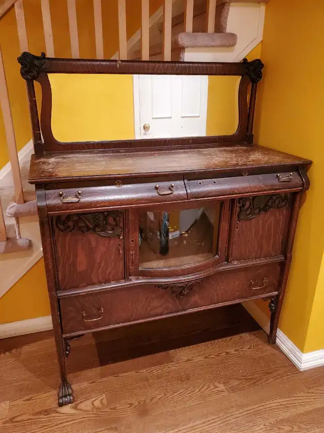 Antique Quarter Cut Oak Buffet / Sideboard with Bevelled Mirror in Hutches & Display Cabinets in City of Toronto - Image 2