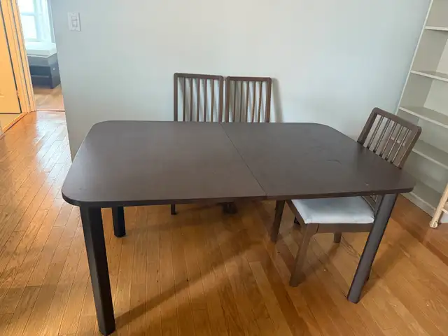 Wood dining room table and 6 chairs 