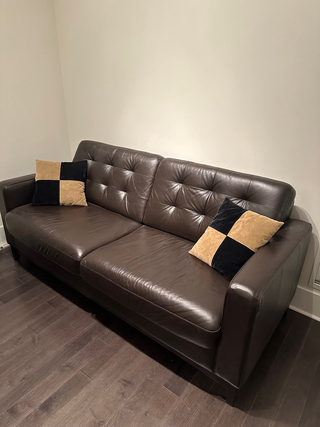 Brown Leather Love Seat in Couches & Futons in City of Toronto