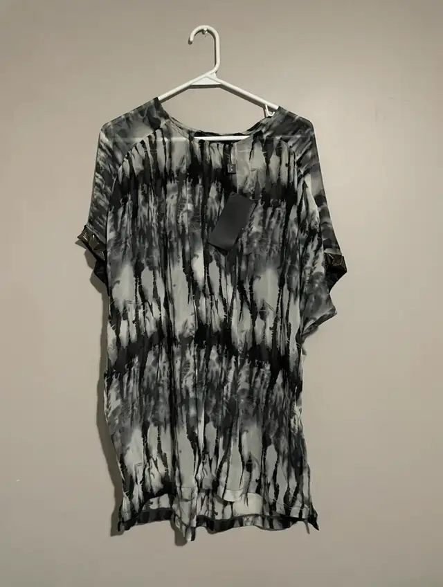 woman’s top 