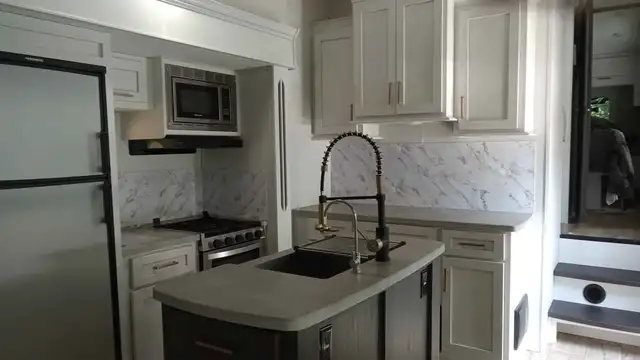 2022 Dutchmen Astoria in Park Models in Comox / Courtenay / Cumberland - Image 3