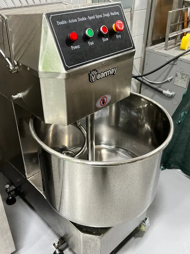 LARGE 80L Industrial Food Mixer – MF-SSD-80 (2600W, 220V) in Industrial Kitchen Supplies in City of Toronto - Image 2