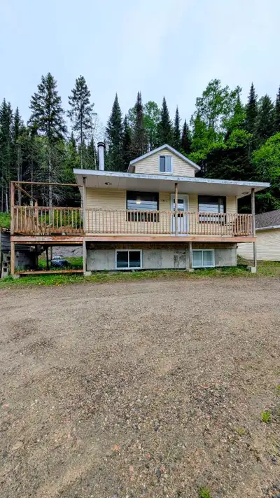 Maison à louer à Saint-Zénon – près du lac St-Louis Venez découvrir cette belle propriété située dan...