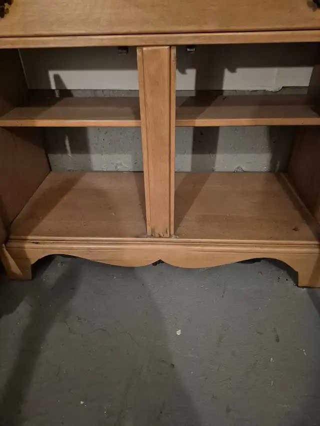 Wooden cabnet in Hutches & Display Cabinets in City of Toronto - Image 9