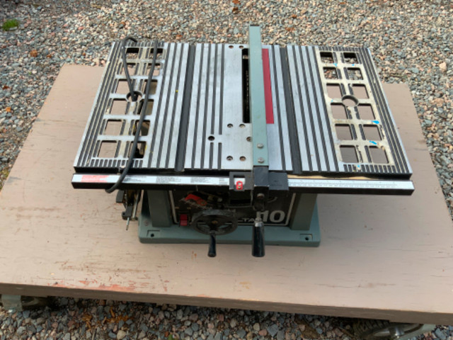 Delta 10. 7 1/4 inch table saw in Power Tools in Gander
