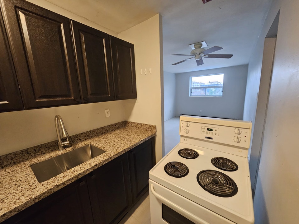 Apartment for Rent in Port Credit – Prime Location 2