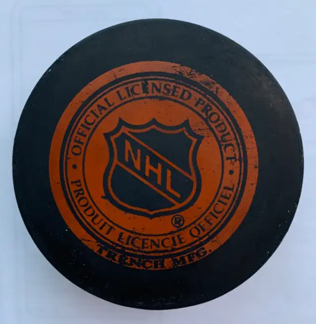 Winnipeg Jets &  Carolina Hurricanes Pucks in Hockey in Winnipeg - Image 3