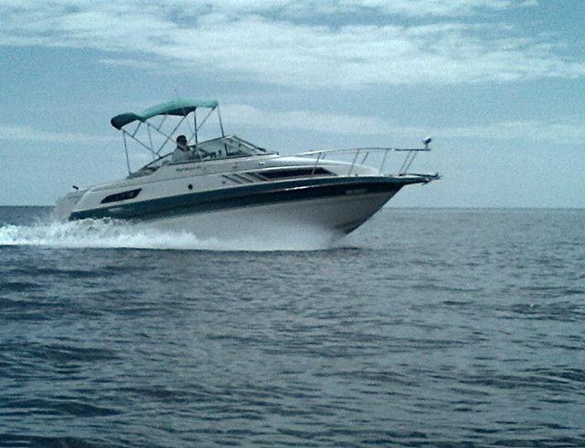 1995 chaparral signature 24 in Powerboats & Motorboats in Bridgewater - Image 4
