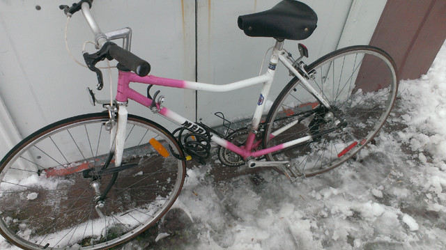 Vélo MÉRAL, modèle "Dame" de 1986, 12 vitesses, bicyclette dans De route  à Longueuil/Rive Sud