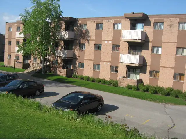 Orangeville Apartment With Closets Galore and Balcony in Long Term Rentals in Oakville / Halton Region - Image 2