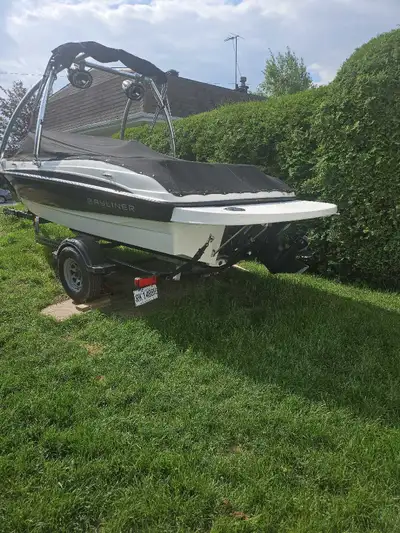 **BAYLINER 185 2011 – Prêt pour l’été !** **Bayliner 185 2011** en excellente condition, toujours bi...
