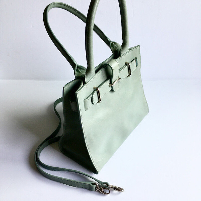 PRIX RÉVISÉ Authentic Furla Handbag Small Sz dans Femmes - Sacs et portefeuilles  à Ville de Montréal - Image 3
