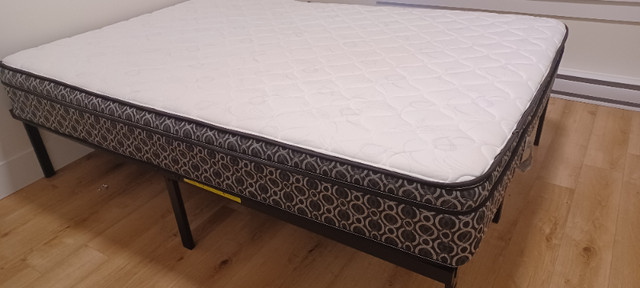 Twin- sized Comfort Royal mattress & Frame dans Lits et matelas  à Moncton