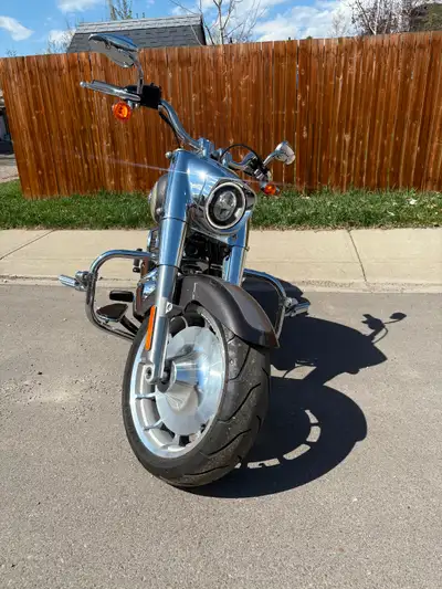 Flawless condition, original owner. V&H slips Memphis screen, HD seat, HD crash bar and pegs, detach...
