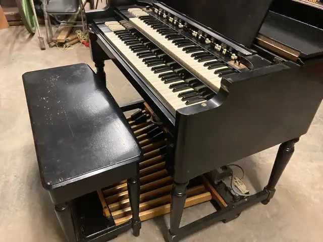 Hammond organ in Pianos & Keyboards in Calgary - Image 5