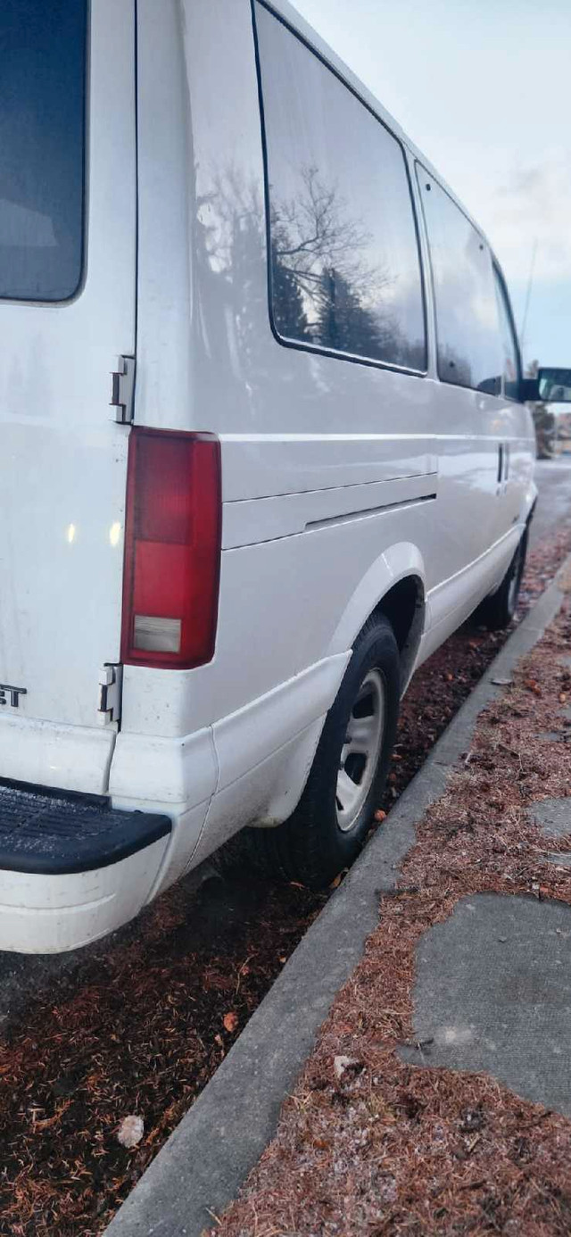 Chevy Astro in Cars & Trucks in Calgary - Image 2