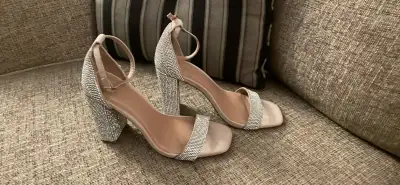Add a touch of sparkle to your step with these Call It Spring heels, size 8, featuring dazzling rhin...