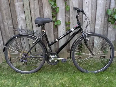 Diamondback commuter/touring bike with rear carrier and fenders, View more