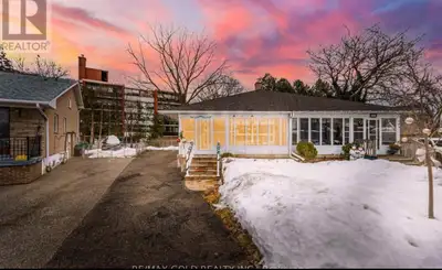This is a spacious and bright apartment perfect for anyone looking for a comfortable living space. T...