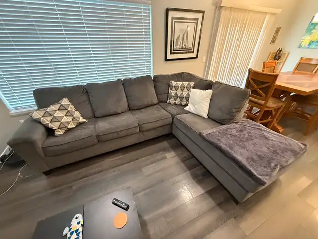 Gray Sectional Couch in Couches & Futons in Saint John - Image 2