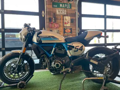 This bike is in spectacular condition and very low mileage. Selling because I just dont ride it. Wil...
