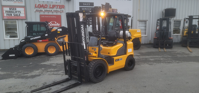 Used 2018 Hyundai 30L-7A - 6,000LB Capacity Propane Forklift in Other in Saint John - Image 4