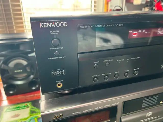 Vintage Kenwood VR-806 home theatre receiver in Stereo Systems & Home Theatre in Mississauga / Peel Region - Image 2