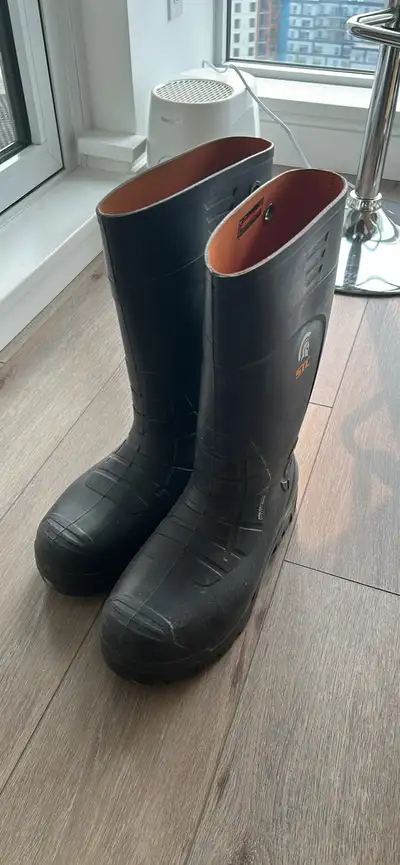 Dunlop/STC Steel Toe Boots Size 13, View more