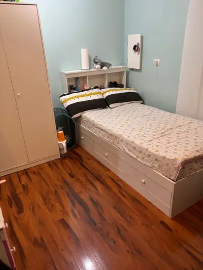 1 private bedroom available and 1 bedroom available for sharing (Upper floor of house) - furnished -...