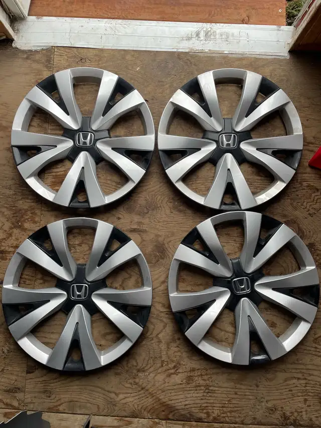 4 enjoliveurs Honda 16 pouce in Other Parts & Accessories in Laval / North Shore - Image 2