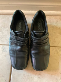 Women Ecco black leather shoes size EU 37