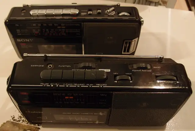 Cassete Tape player/ Radio Sony, Citizen, GE Walkman in Other in Markham / York Region - Image 3