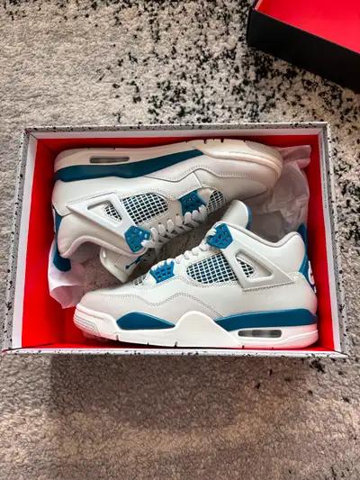 DS JORDAN 4 MILITARY BLUE w/ receipt - SIZE 8, View more