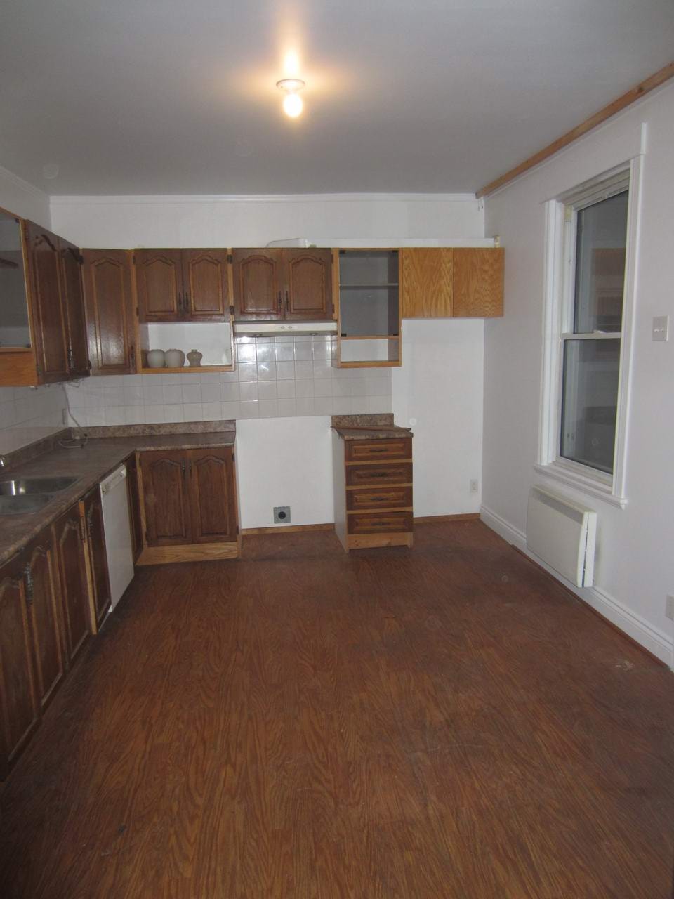 6½ Renovated Family Apartment w/ Backyard & Parking, Metro Monk — photo 2