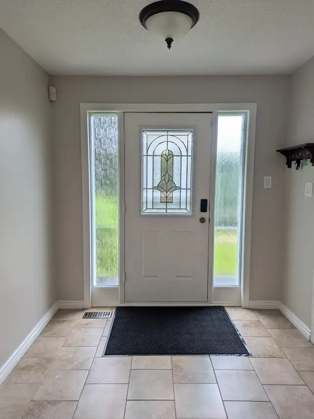 Large bedroom for rent $900/month.  Available August in Room Rentals & Roommates in Ottawa - Image 5