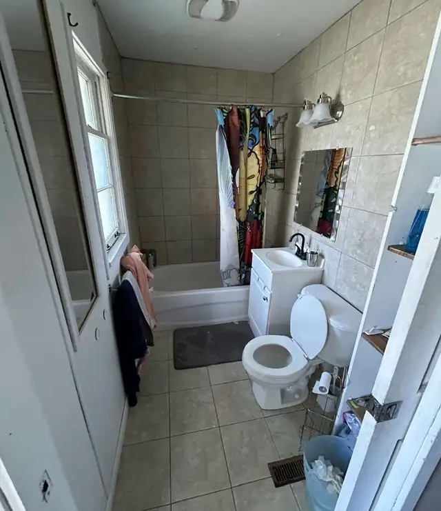 Jan - April 2026 Sublet Available! 2 minute walk to Laurier in Room Rentals & Roommates in Kitchener / Waterloo - Image 3