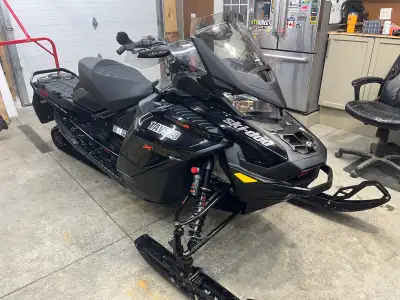 2022 skidoo renegade xrs 900r in excellent condition. Stored in heated garage and transported in enc...