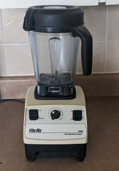 Offered for Sale Vitamix 5000 Total Nutrition Center VM0103 Variable Speed / High White Blender Made...